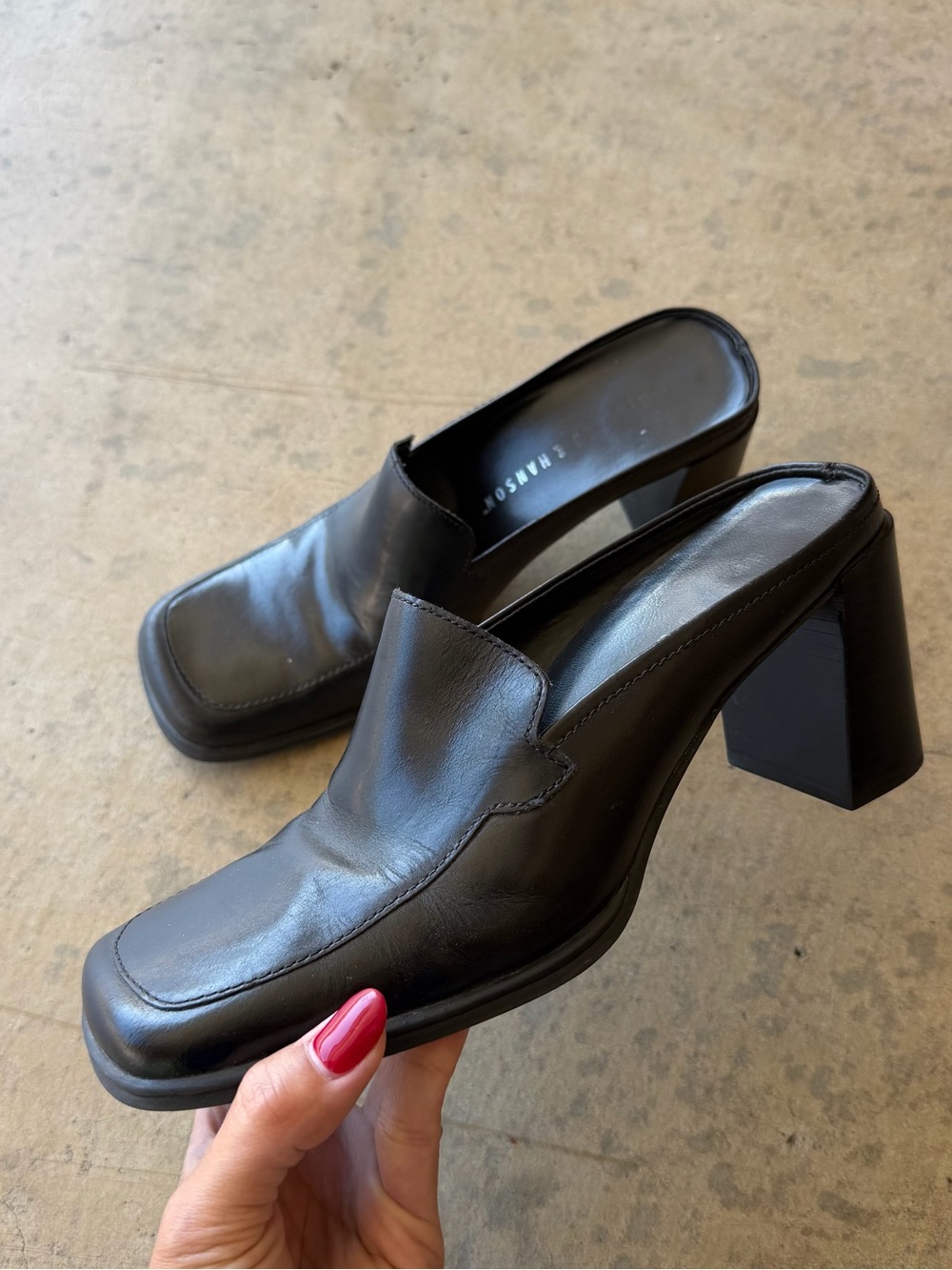 Hillard & Hanson Black Leather Block Heel Mules